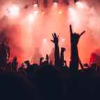 4 cosas por las que los jóvenes prefieren gastar su dinero en conciertos